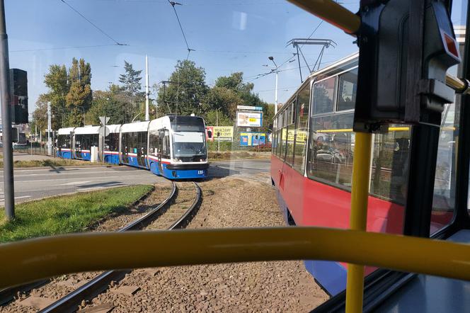 Bydgoszcz: Z tramwaju wypadł silnik i doszło do wykolejenia! Trzy osoby ranne