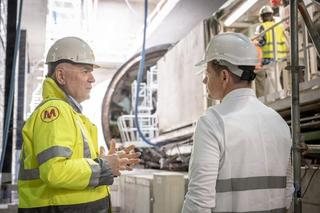 Konfigurowane są systemy obu tarcz TBM, czyli elementy mechaniczne, elektroniczne i hydrauliczne, których działanie zapewni prawidłową i bezpieczną pracę pod ziemią