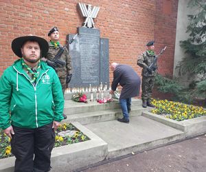 Zapalono znicze dla rozstrzelanych mieszkańców Leszna. W rocznicę tragicznych wydarzeń [ZDJĘCIA]