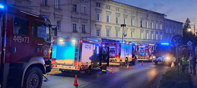 Dwie osoby nie żyją, 11 zostało ewakuowanych