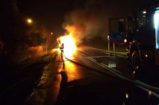 Podkarpacie: Auto stanęło w płomieniach. Kierującą uratował 26-latek