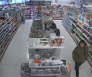 Złodzieje sklepowi kradną w Rossmannie w Mysłowicach