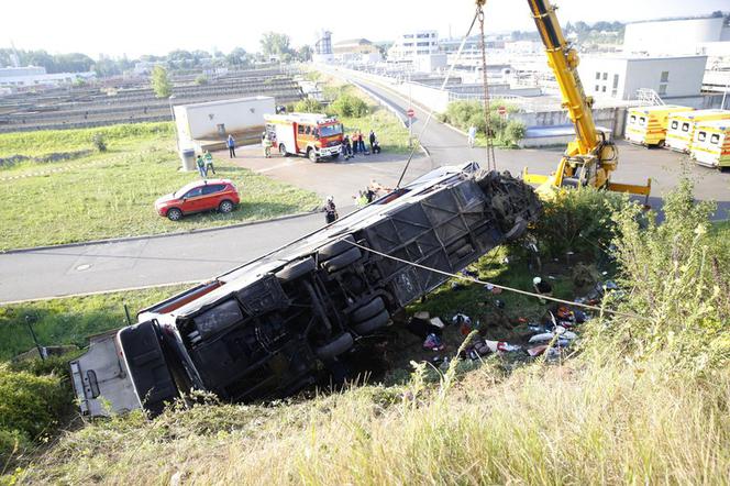 Wypadek polskiego autokaru w Niemczech obok Drezna. NIE ŻYJE 9 osób, około 40 rannych