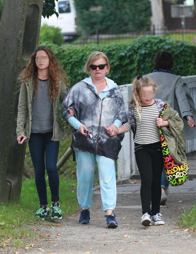 1PUBBL_KATARZYNA FIGURA Z CÓRKAMI