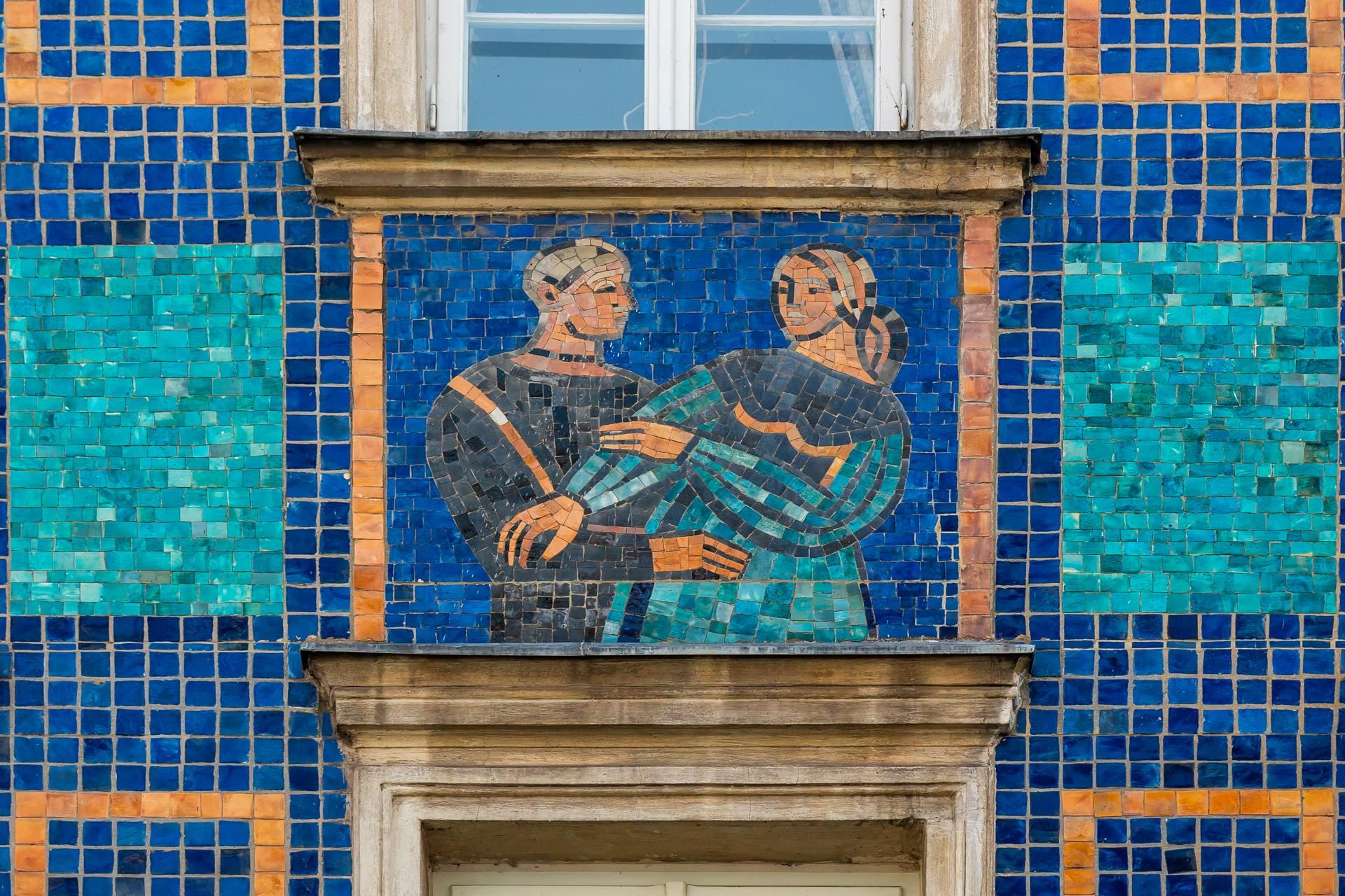 Mozaika na Mostowej 9a w Warszawie