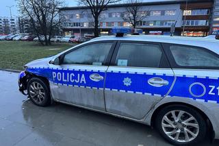 Dramatyczna interwencja w Warszawie. Policjant ranny w wypadku