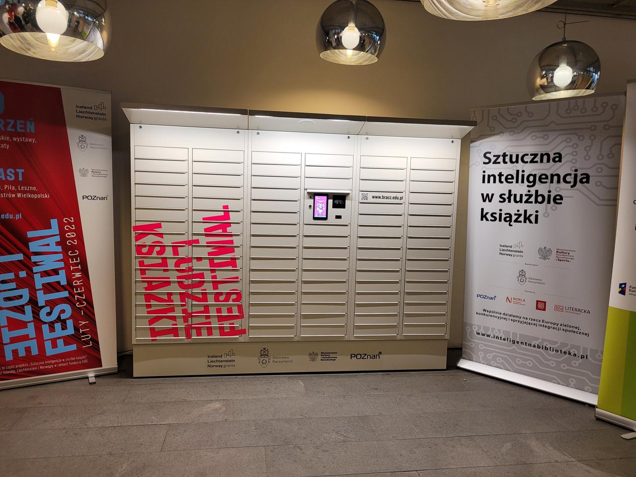 Książkomaty już w fazie testów. Kiedy będzie można z nich korzystać?