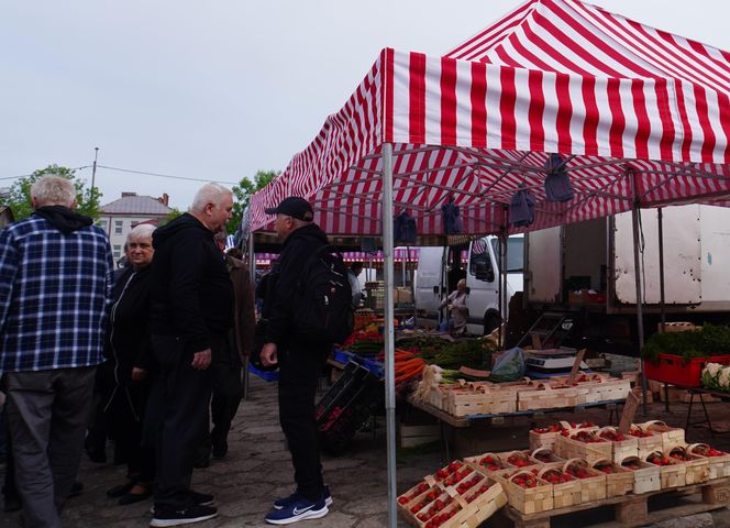 Ceny warzyw i owoców na targowisku w Skarżysku