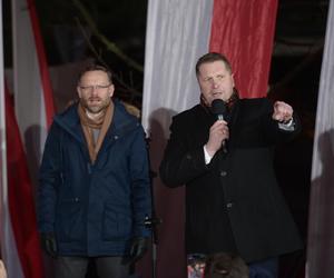 Tłumy rozpoczęły protest pod Sejmem! Uczestnicy solidarni z Mariuszem Kamińskim i Maciejem Wąsikiem