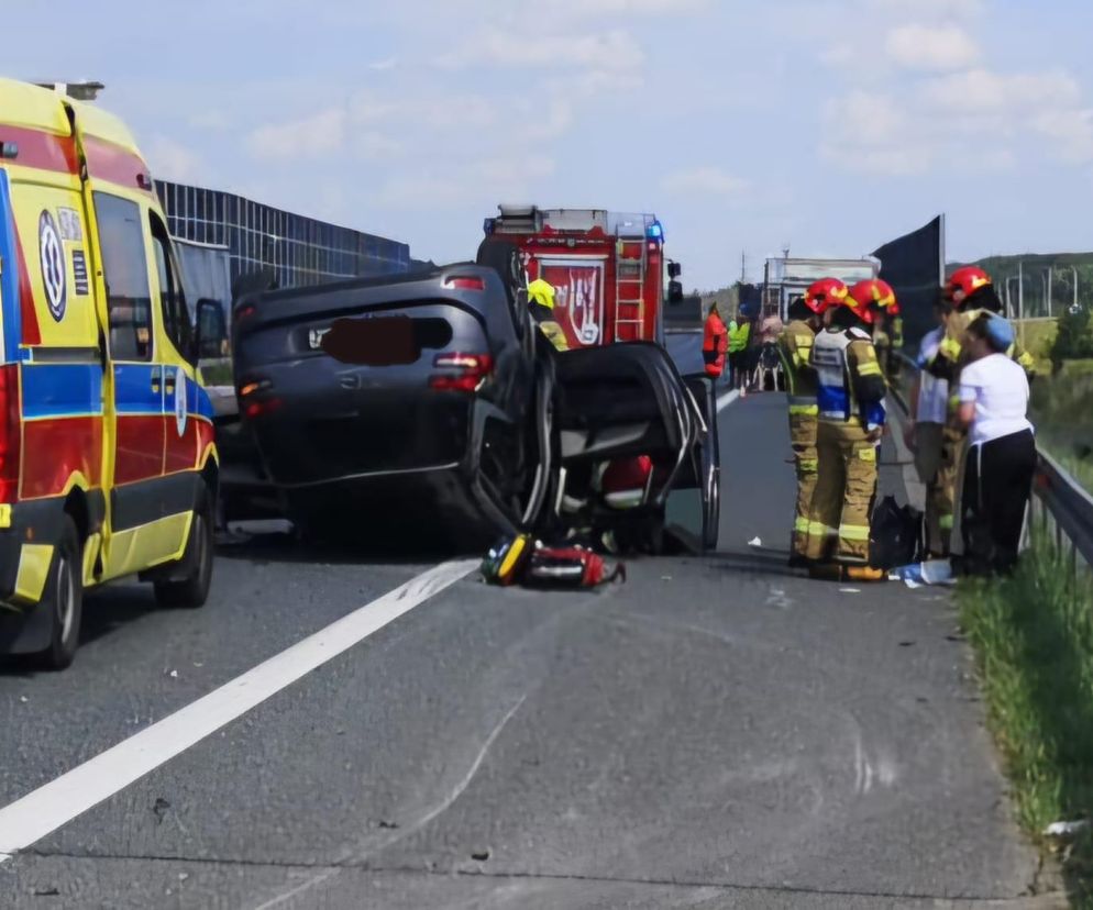 Dramat na A4! Osobówka z dziećmi dachowała