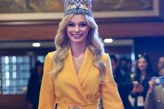 Karolina Bielawska oddaje koronę. Była drugą Polką, która została Miss World