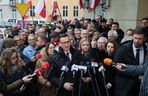 Mateusz Morawiecki pojawił się w budynku prokuratury w Warszawie. Ma usłyszeć zarzuty ws. wyborów korespondencyjnych z 2020 roku