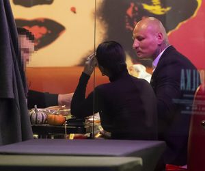 Artur Szpilka przyłapany po premierze filmu! Ucztował z najbliższymi [ZDJĘCIA]