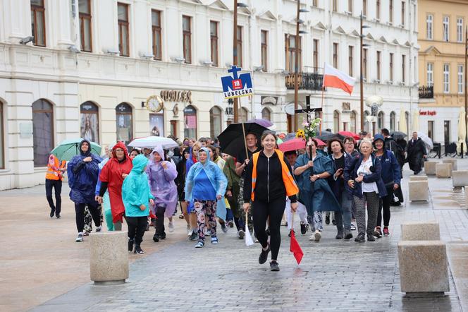 Lubelska Piesza Pielgrzymka na Jasną Górę 2024. Pątnikom deszcz niestraszny!