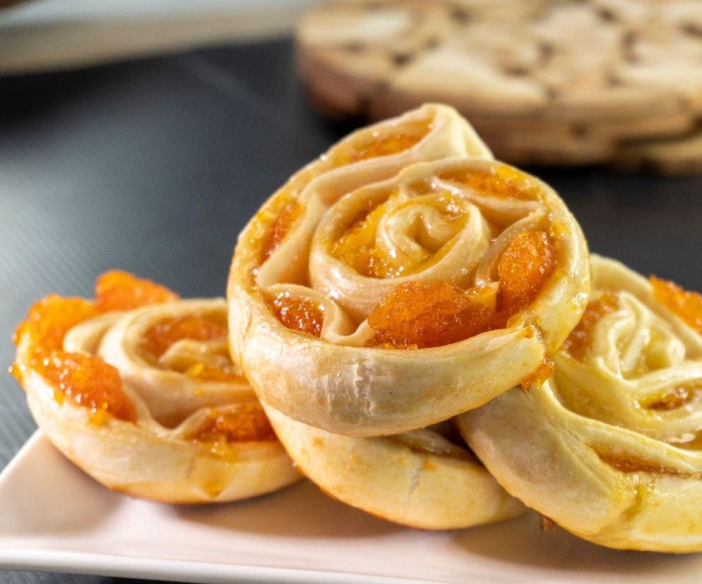 domowe drożdżówki z dżemem