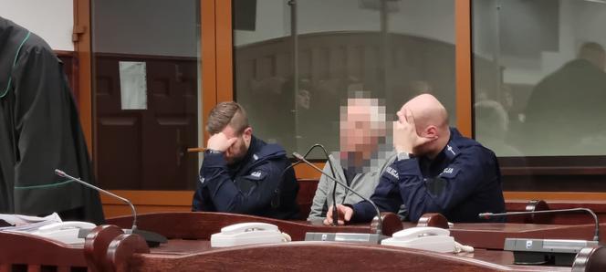 Leszek zrobił sito ze swojego kuzyna. Wyrok za 240 ciosów