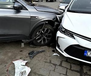 Wypożyczyli auto na minuty, rozbili cztery pojazdy i uciekli. Szuka ich policja