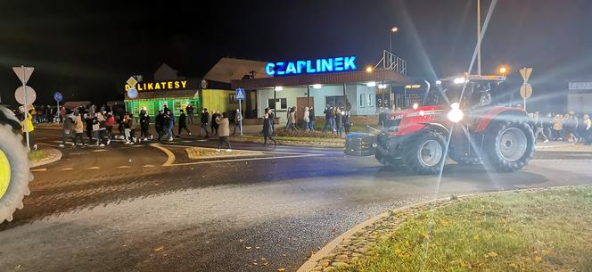 Jak przebiegał protest w Czaplinku? Kobiety i traktory na ulicach [VIDEO]