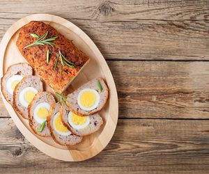 Pieczeń rzymska jak z babcinego zeszytu – domowy klops, który znika ze stołu w minutę!