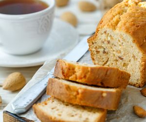 Placek biszkoptowy przekładany bakaliami, czyli cwibak - najlepsze ciasto bakaliowe