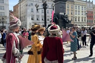 Polonez wiosenny na Rynku Głównym w Krakowie