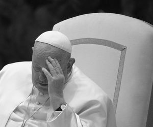 Papież Franciszek nie żyje.
