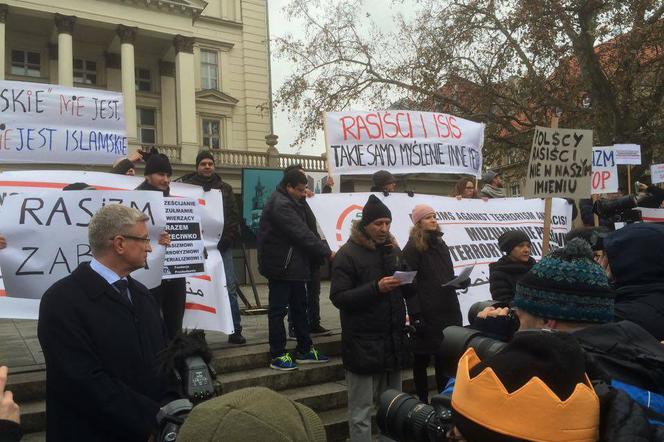 Poznań: Manifestacja muzułmanów w Polsce przeciwko terroryzmowi