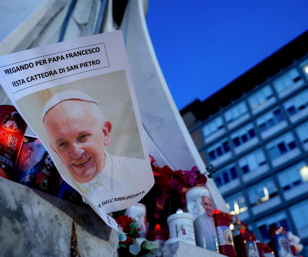 Papież Franciszek w stanie krytycznym