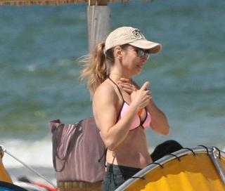 Agnieszka Dygant na plaży w Juracie