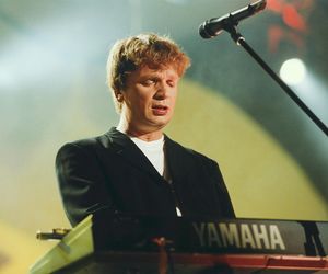 Grzegorz Ciechowski miał tylko grac na klawiszach. Tak Republika debiutowała na scenie