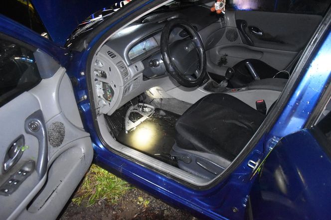 Auto wjechało do Obry