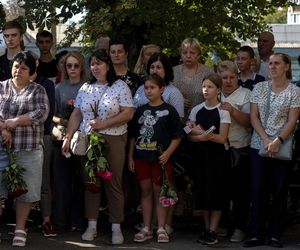 Rakiety Putina zabiły 2-latkę w ramionach mamy! Zdjęcia z pogrzebu ściskają za serce