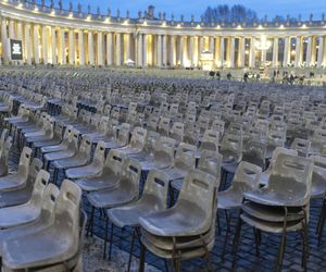 Pilne wieści z Watykanu. Piszą o nocy papieża. To już dwunasta doba