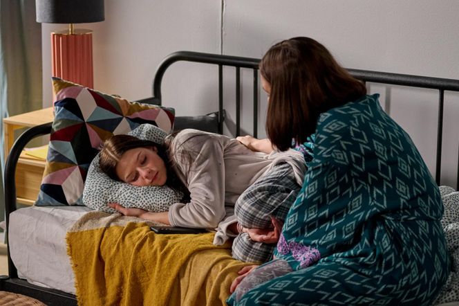 Na Wspólnej odc. 4021: Julka (Maja Oświecińska), Ania (Sonia Mietielica)