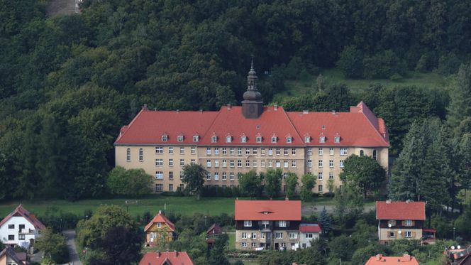 Obryw Skalny w Bardzie. Tutaj widoki zapierają dech w piersiach 
