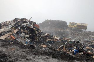 Pożar składowiska odpadów popowodziowych w Domaszkowicach