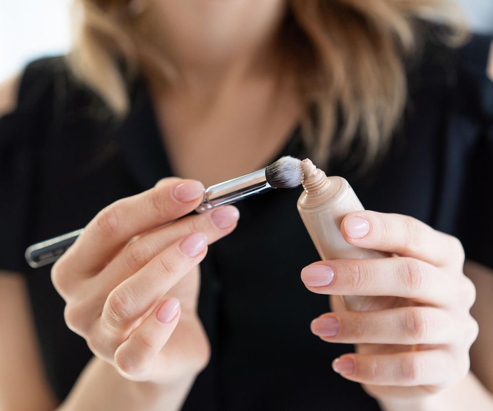 Nie łączcie tych dwóch kosmetyków. Dermatolodzy przestrzegają przed niebezpiecznym trendem z TikToka. 