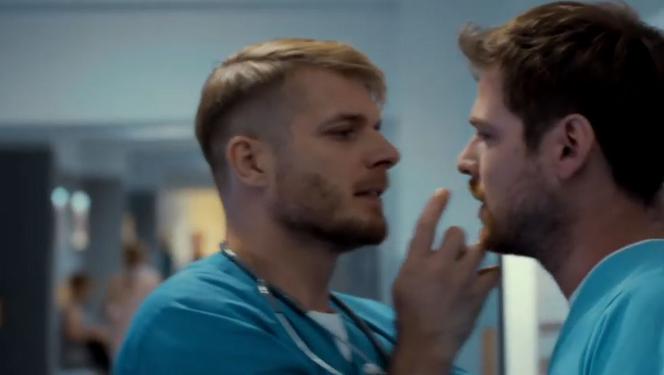 Na dobre i na złe odc. 785. Maks Beger (Tomasz Ciachorowski), Szczepan Lipski (Kamil Kula)