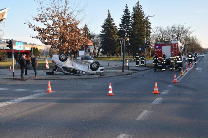 Zderzenie dwóćh pojazdów u zbiegu ulic Zbylitowskiej i Traugutta