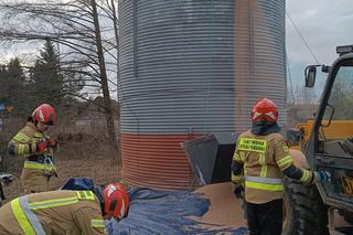 Wypadek na posesji w pow. kraśnickim. Mężczyzna został uwięziony w silosie
