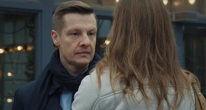 M jak miłość odc. 1735 po wakacjach. Franka (Dominika Kachlik), Paweł (Rafał Mroczek)