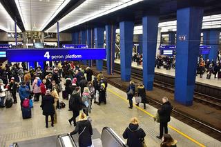 Warszawa: Potężne utrudnienia w ruchu pociągów