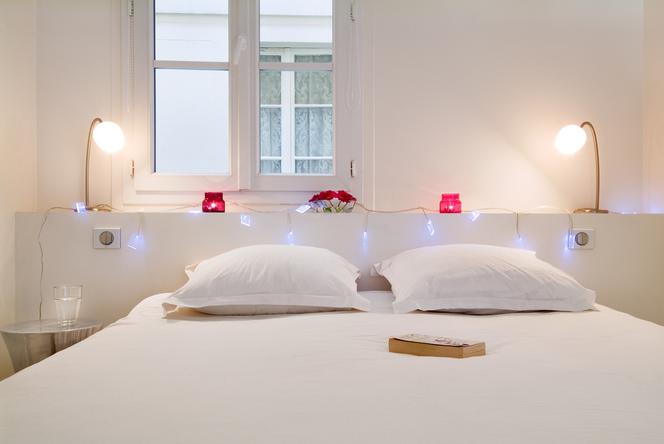 Biała sypialnia w stylu nowoczesnym