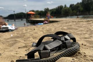 10-letni Timi utonął w jeziorze. Na plaży płoną znicze