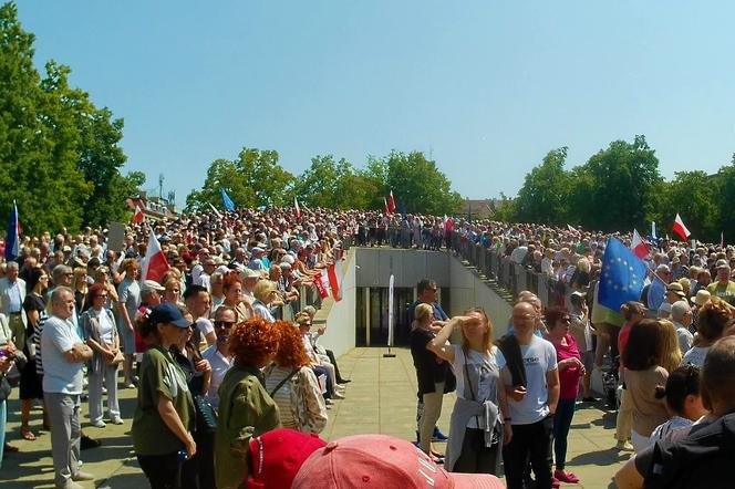 Manifestacja 4 czerwca na placu Solidarności w Szczecinie