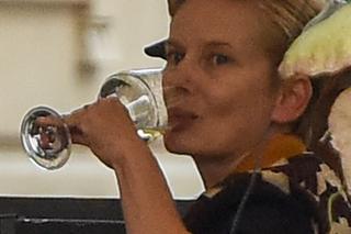 Magdalena Cielecka pije i jedzie