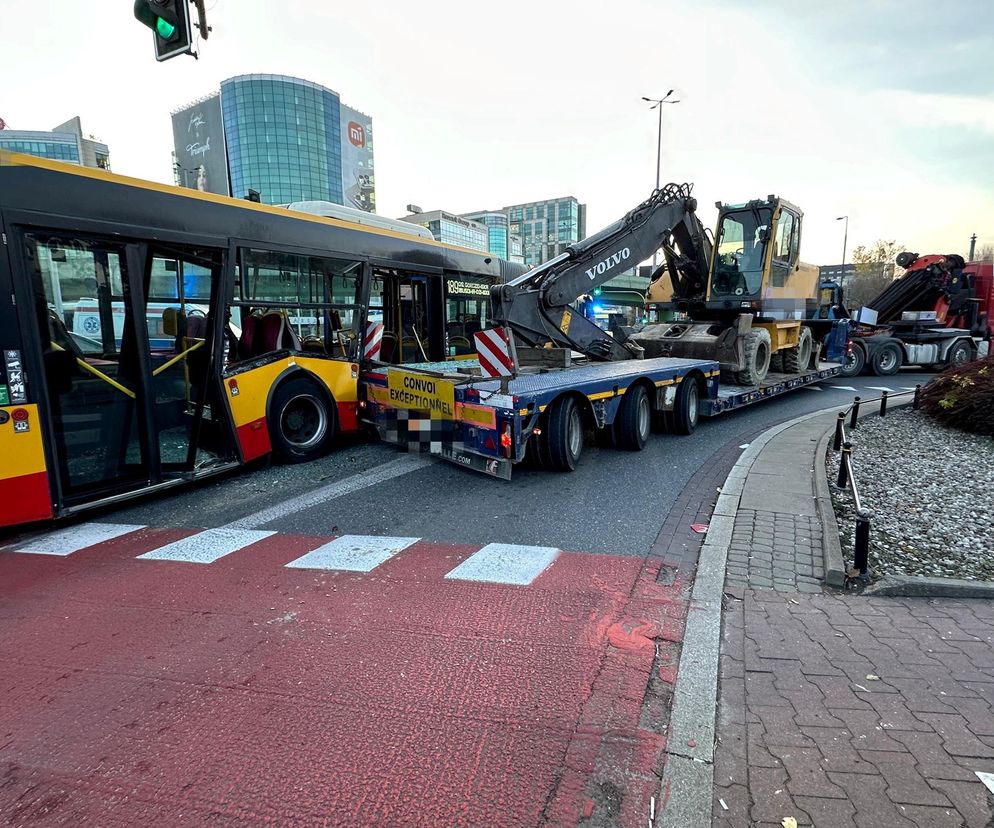 Wypadek autobus laweta