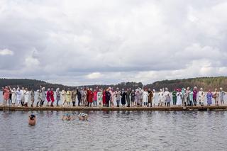   Niecodzienna akcja w Olsztynie. Kobiety przespacerowały się w… szlafrokach. Zobaczcie zdjęcia!