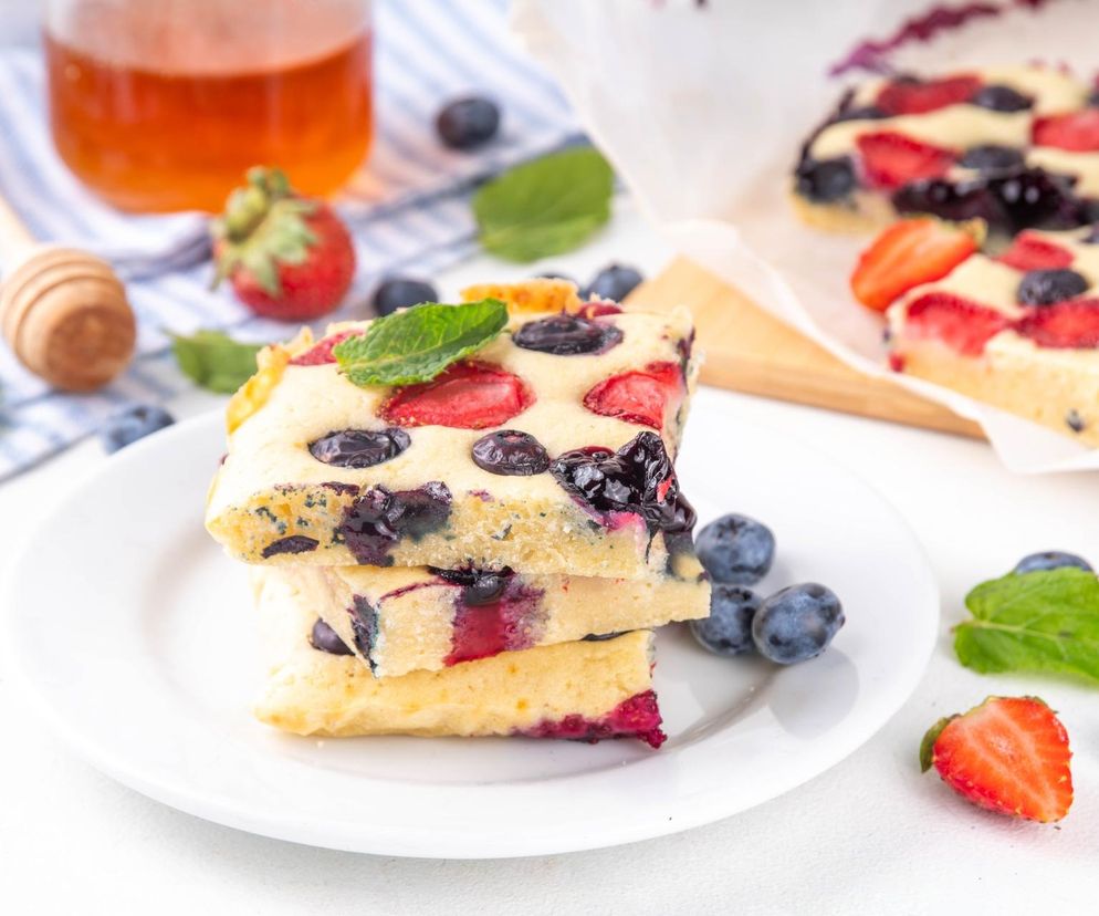 Zapomnij o staniu godzinami przy kuchence. Naleśniki z piekarnika to prawdziwy hit