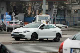 Kasia Glinka łamie przepisy sportowym Renault Laguna Coupe - FOTO